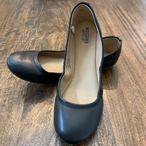 Black ballet flats